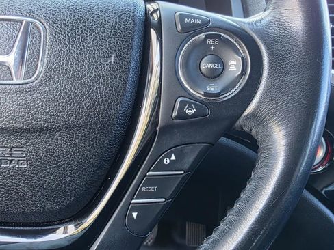 Used 2017 Honda Pilot Touring image 32