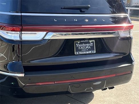 Used 2022 Lincoln Navigator Reserve image 6