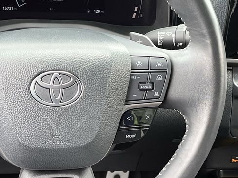 Used 2025 Toyota Camry SE w/ Convenience Package FWD image 14