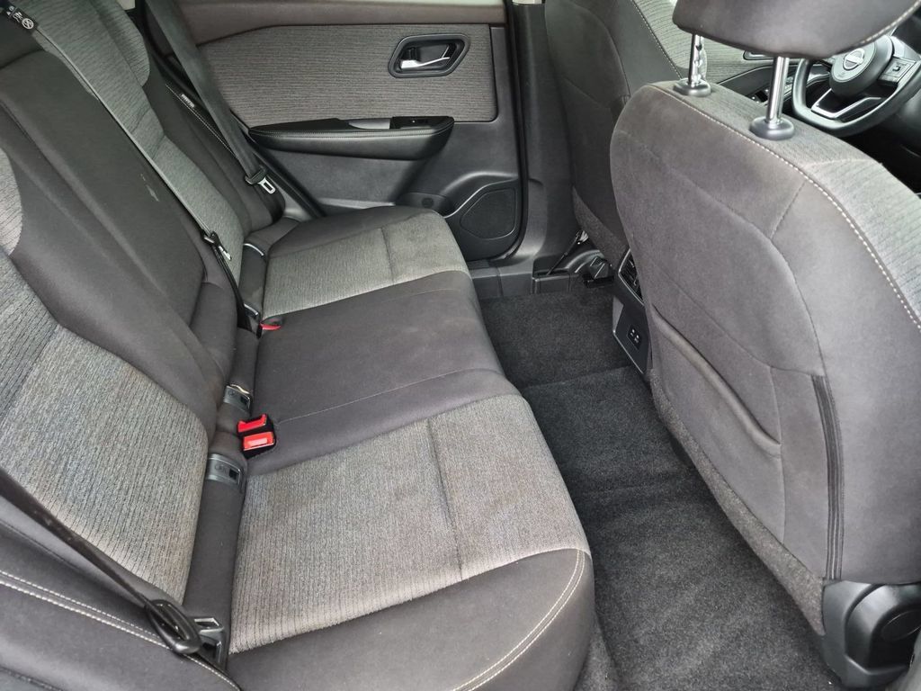 Used 2023 Nissan Rogue SV AWD/4WD image 30
