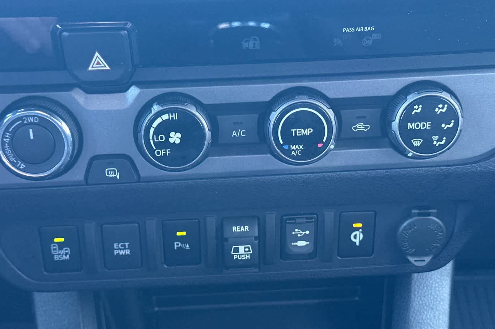 Used 2018 Toyota Tacoma TRD Off-Road w/ Technology Package AWD/4WD image 20