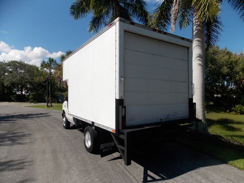 Used 2003 Ford E-350 and Econoline 350 Super Duty image 3