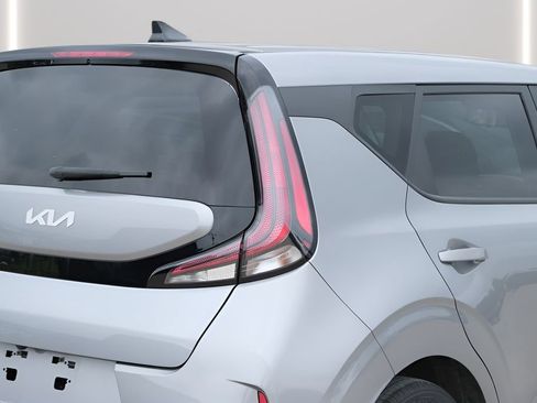 Used 2025 Kia Soul LX FWD image 30