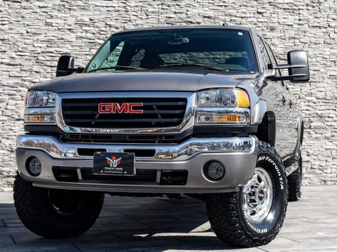 Used 2006 GMC Sierra 2500 SLT w/ Heavy-Duty Power Package image 2