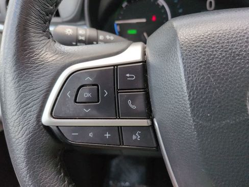 Certified 2025 Toyota Sienna XLE FWD image 25