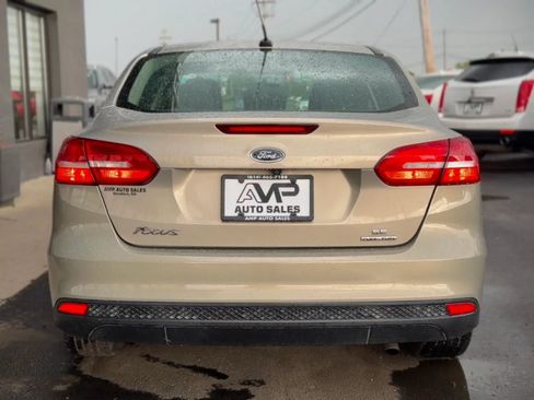 Used 2016 Ford Focus SE w/ SE Power Seat Package image 3