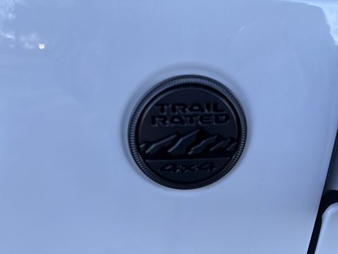 Used 2022 Jeep Gladiator Sport image 13