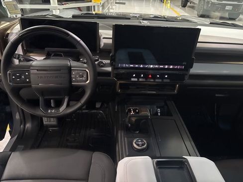Used 2025 GMC Hummer EV 2X image 16