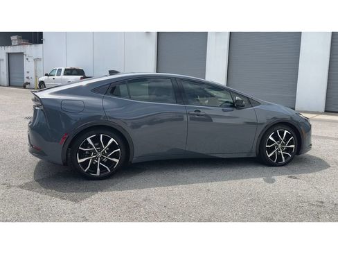 Used 2025 Toyota Prius Plug-In Hybrid FWD image 9