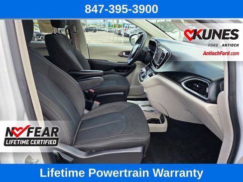 Used 2023 Chrysler Voyager LX FWD image 36