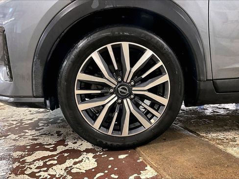 Used 2022 Nissan Kicks SV FWD image 2