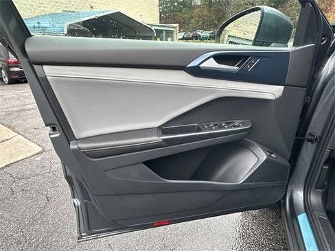 Certified 2024 Volkswagen Taos SE image 10