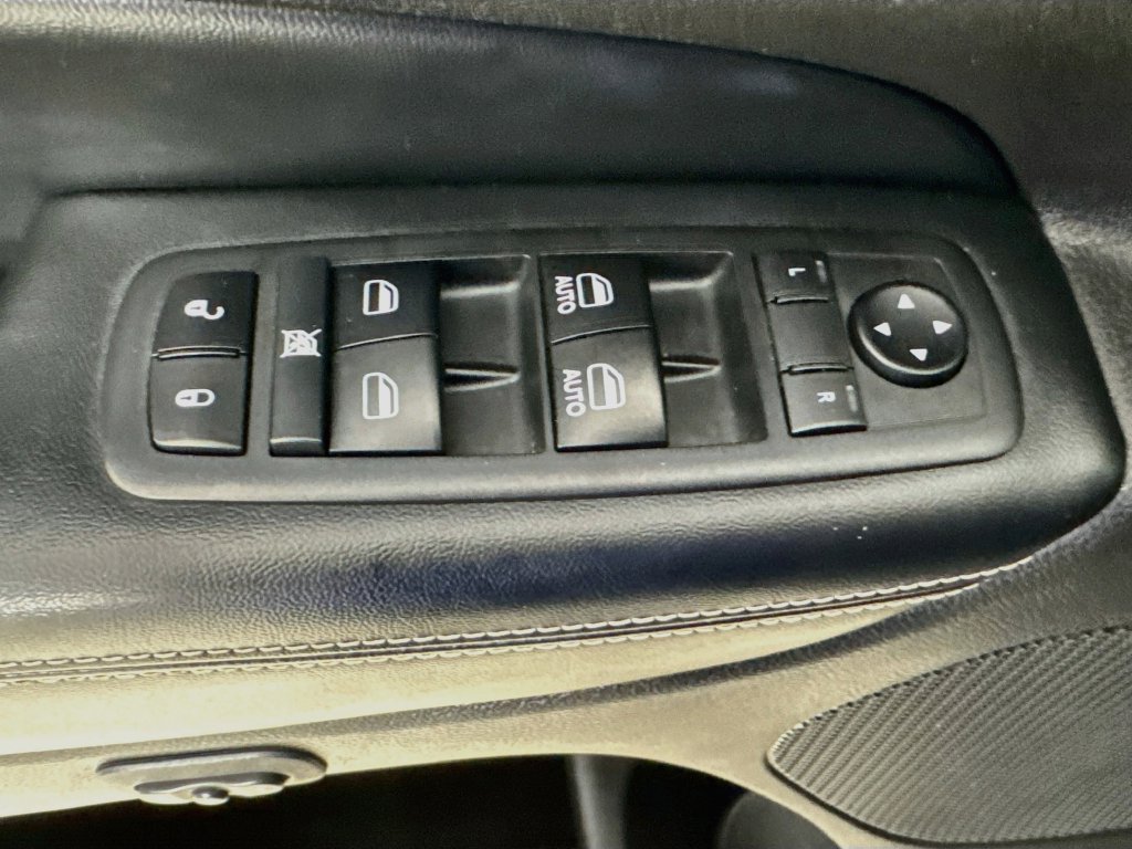 Used 2017 Jeep Grand Cherokee Limited w/ Luxury Group II RWD image 21