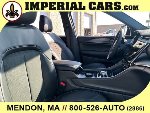 New 2025 Jeep Grand Cherokee L Altitude image 15