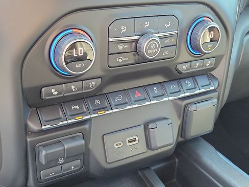 Used 2021 Chevrolet Silverado 1500 LTZ w/ LTZ Convenience Package II AWD/4WD image 28