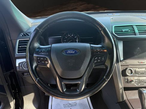 Used 2017 Ford Explorer XLT w/ Equipment Group 202A AWD/4WD image 10