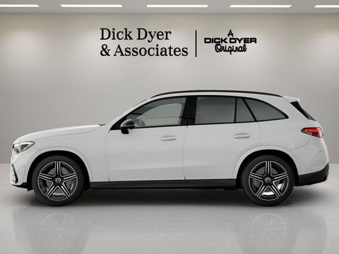 Used 2025 Mercedes-Benz GLC 300 4MATIC image 23