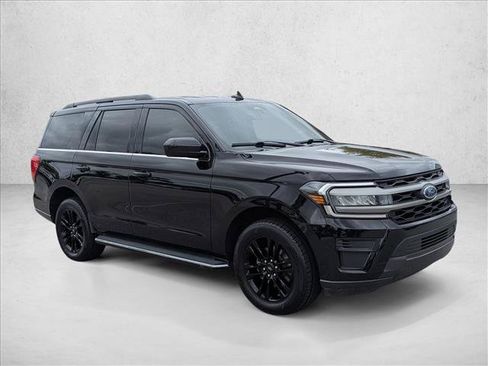 Used 2023 Ford Expedition XLT RWD image 3