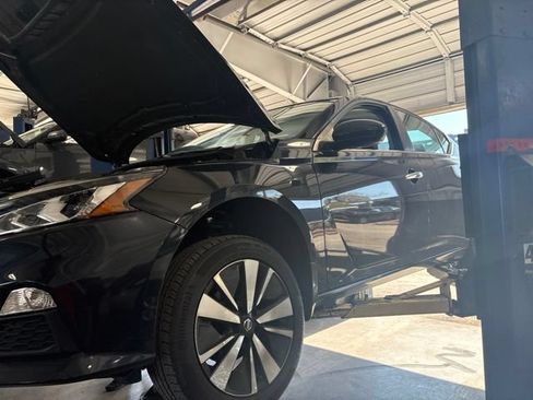 Certified 2022 Nissan Altima 2.5 SV FWD image 1