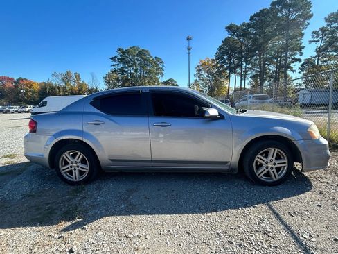 Used 2013 Dodge Avenger SXT image 4