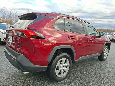 Used 2021 Toyota RAV4 LE image 6