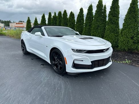 Used 2020 Chevrolet Camaro SS RWD image 2