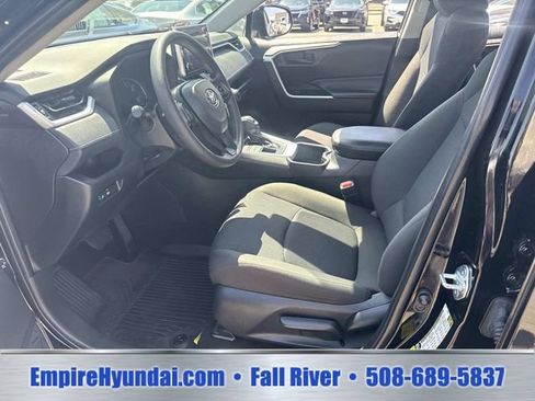 Used 2024 Toyota RAV4 LE AWD/4WD image 18