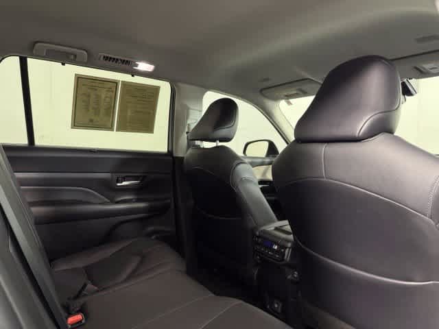 Used 2024 Toyota Grand Highlander AWD image 36