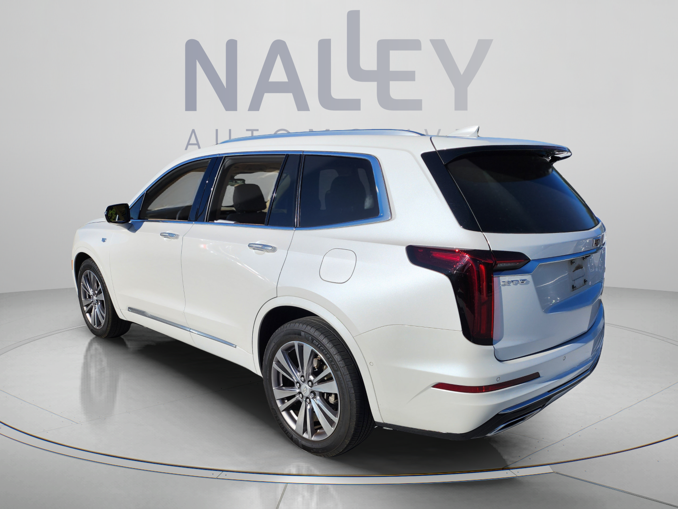Used 2023 Cadillac XT6 Premium Luxury w/ Platinum Package FWD image 3