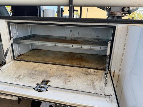 Used 2017 Ford F550 2WD Regular Cab Super Duty image 56