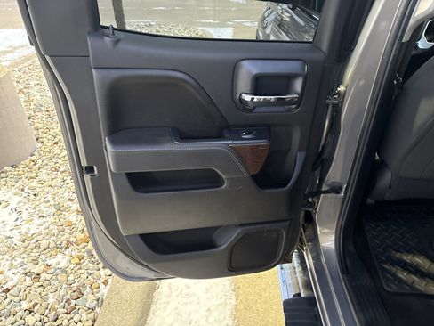 Used 2017 GMC Sierra 1500 SLE w/ SLE Value Package image 9