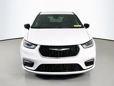 Used 2026 Chrysler Pacifica Select FWD image 2