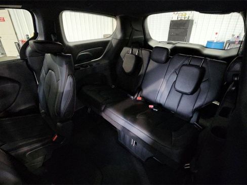 New 2026 Chrysler Pacifica Select image 26