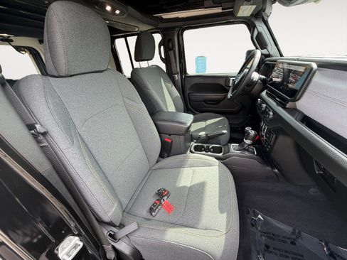 Used 2025 Jeep Wrangler Unlimited Sport AWD/4WD image 19