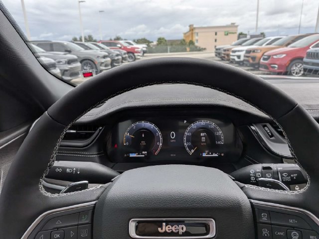 New 2026 Jeep Grand Cherokee Limited w/ Luxury Tech Group II AWD/4WD image 31