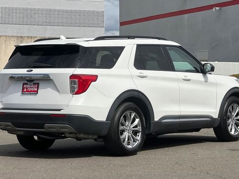 Used 2021 Ford Explorer XLT w/ Equipment Group 202A image 2