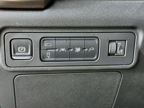 Used 2025 GMC Hummer EV 2X AWD/4WD image 16