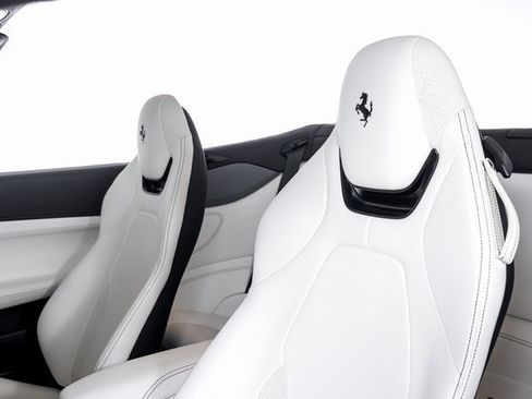 Certified 2019 Ferrari Portofino image 21