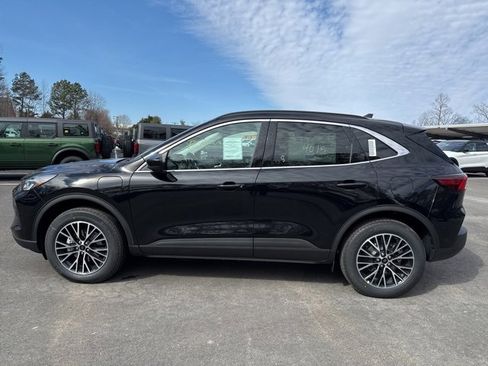 New 2026 Ford Escape SE image 2