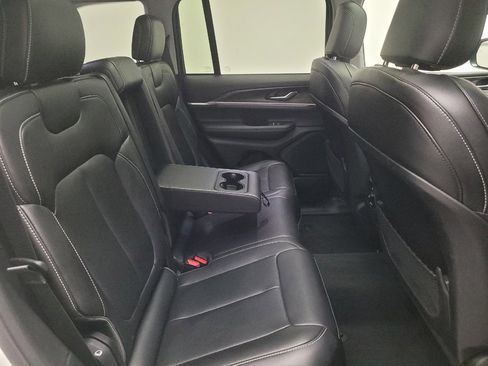 Used 2023 Jeep Grand Cherokee Limited w/ MOPAR Finishing Package AWD/4WD image 19