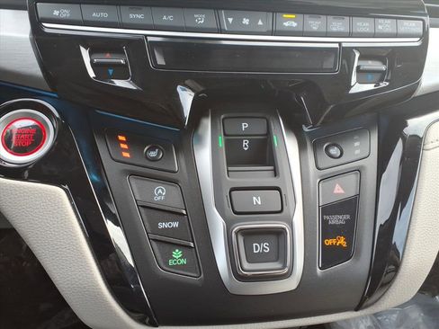 New 2026 Honda Odyssey Touring image 11