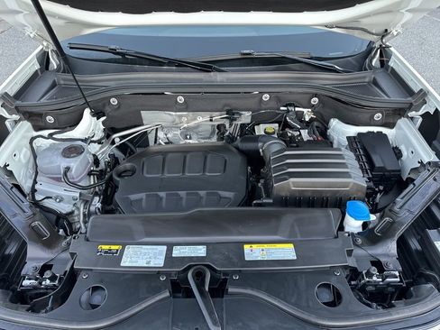 Used 2025 Volkswagen Atlas Cross Sport SE image 33