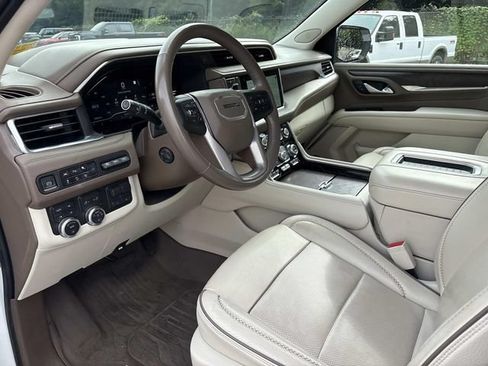 Used 2022 GMC Yukon XL Denali w/ Denali Reserve Package AWD/4WD image 12