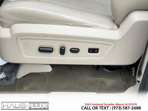 Used 2017 Lincoln Navigator Select image 13