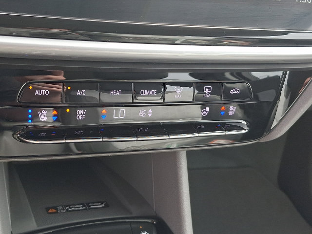 Used 2023 Chevrolet Bolt EUV Premier FWD image 13