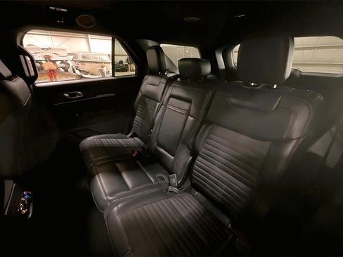 Certified 2025 Ford Explorer ST-Line w/ ST-Line Street Pack image 24