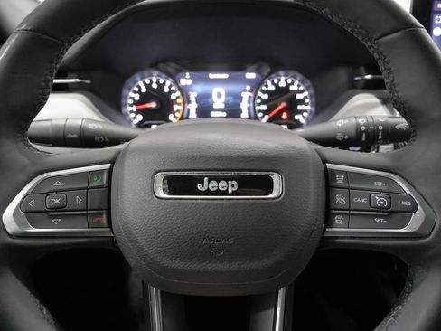 Used 2025 Jeep Compass Limited AWD/4WD image 16