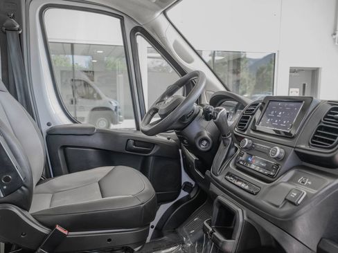 Used 2025 RAM ProMaster 2500 w/ Convenience Group FWD image 18