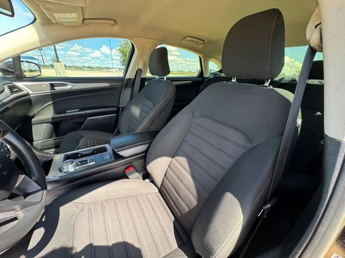 Used 2020 Ford Fusion SE FWD image 19