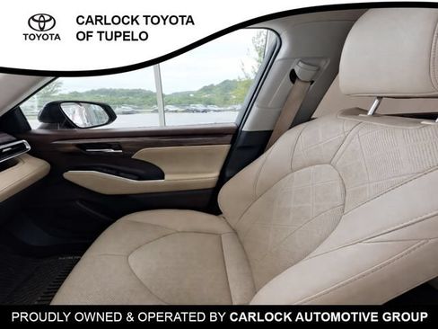 Used 2021 Toyota Highlander Platinum AWD/4WD image 14